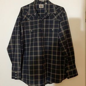 Western pearl snap long sleeve shirt